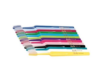 Select Narrow Toothbrush for Precise Dental Cleaning